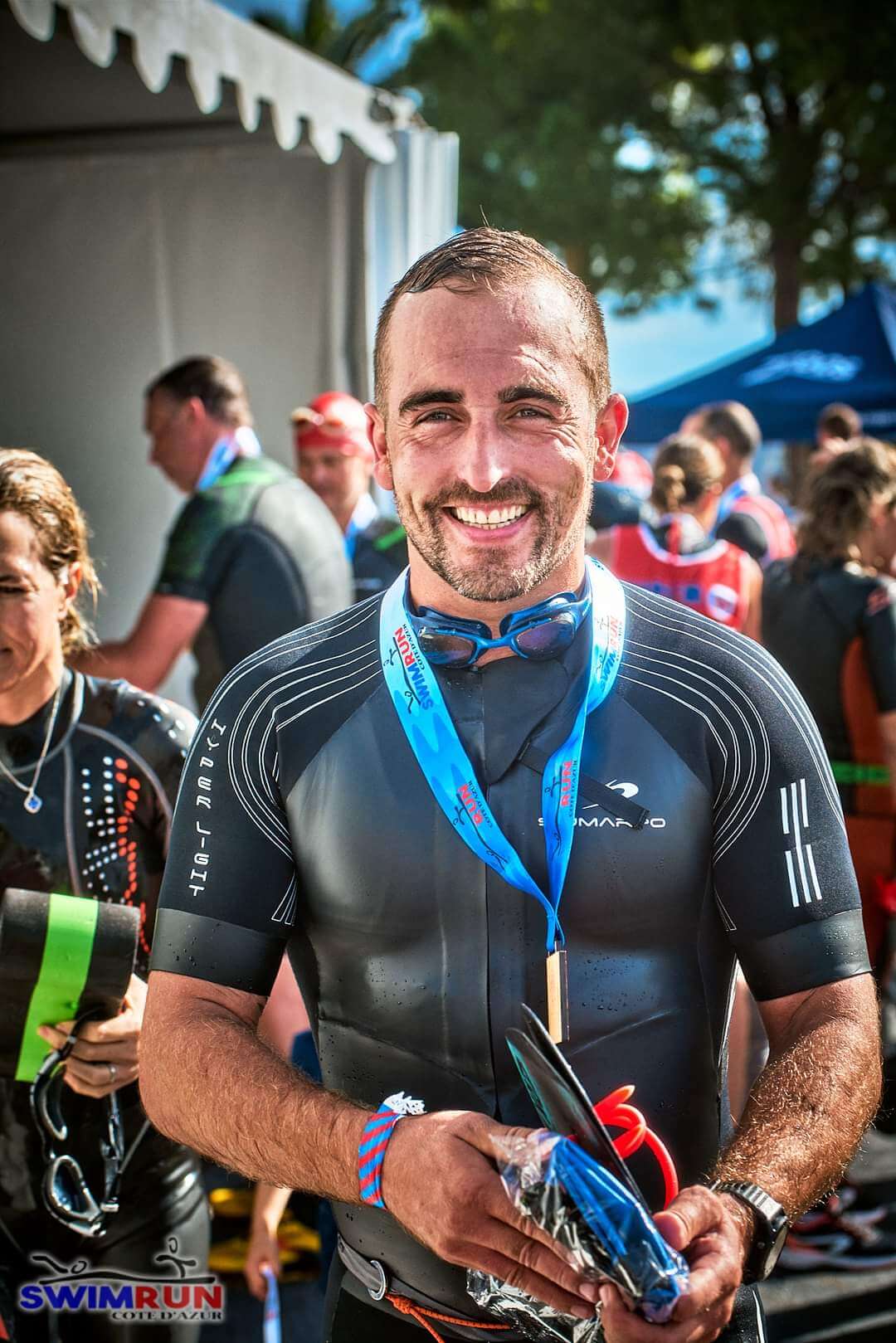 benjamin avec combinaison sumarpo